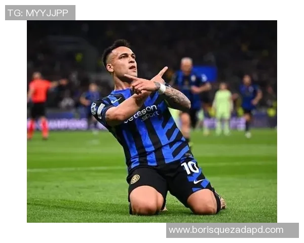 足球明星惊现跪滑视频引发热议网友纷纷点赞评论不断 足球明星惊现跪滑视频引发热议网友纷纷点赞评论不断