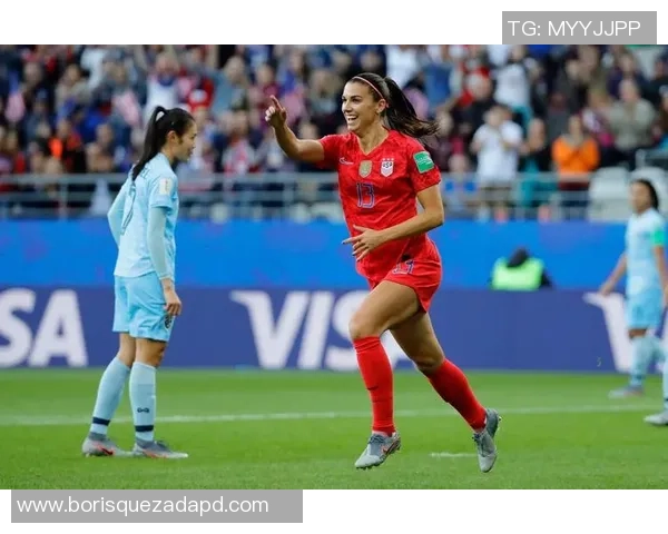 足球明星青春变装记:从绿茵场到时尚舞台的华丽转身 足球明星青春变装记:从绿茵场到时尚舞台的华丽转身